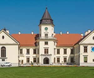 Zamek Tarnowskich w Dzikowie. Miejsce, które warto odwiedzić podczas wakacyjnych podróży