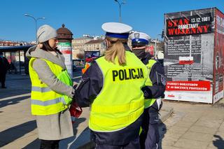 W walentynki policja przypomina, że kochać musimy się też na drodze