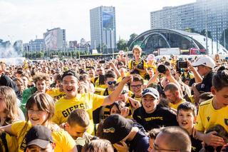 Wielka feta kibiców i piłkarzy GKS Katowice pod Spodkiem. Awans jest nasz!