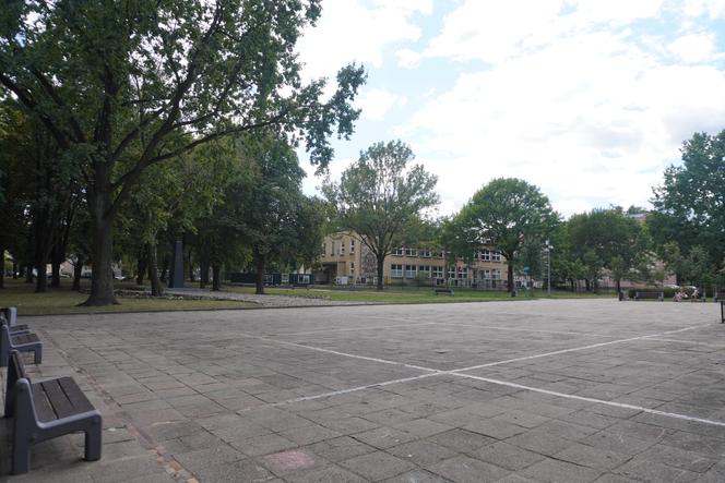 Plac Mordechaja Tenenbauma. To część Skweru przy Żabiej w Białymstoku