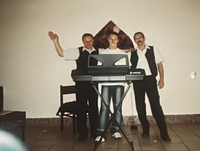Tak w dzieciństwie wyglądał Kuba Urbański z zespołu Playboys! Nie uwierzysz, jak się zmienił