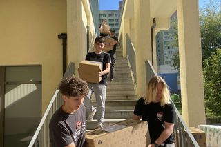 Pakowanie darów dla powodzian