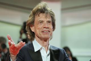 77-letni Mick Jagger z 35-letnią dziewczyną i synkiem na zdjęciu! To bardzo rzadkie