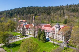 Leczyli się tu królowie i legendy muzyki. Dolnośląska perła zachwyca nawet dziś
