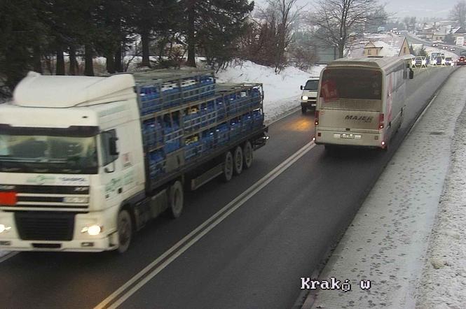 Groźny karambol na zakopiance. Zderzyły się dwa busy i trzy samochody