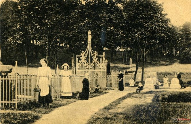 To jedna z najsłynniejszych wsi w Polsce. Leży tylko 20 km od Olsztyna. Tak wyglądała dawniej