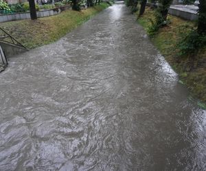 Rzeka Silnica w Kielcach w czasie ulewy