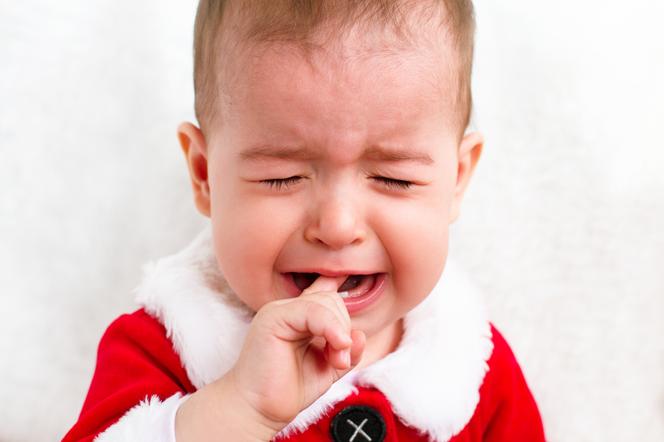 Psycholog dziecięca ostrzega: tak działa straszenie Mikołajem