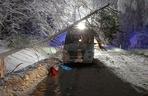 Atak zimy w warmińsko-mazurskim. Intensywne opady śniegu powodem wielu kolizji i wypadków [ZDJĘCIA]