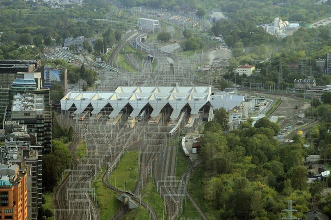 2. Dworzec Warszawa Zachodnia  - peron 9. Sprawdź opis.