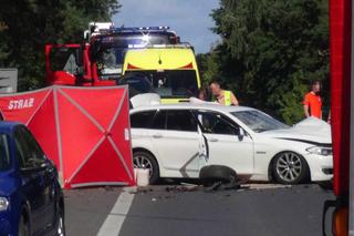 Poważny wypadek pod Legionowem. Zderzenie czterech aut w Nieporęcie. Pięć osób poszkodowanych, jedna zginęła na miejscu