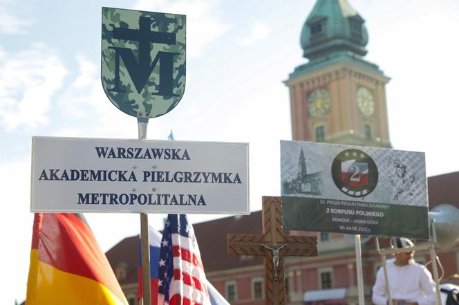Uczestnicy 45. Warszawskiej Akademickiej Pieszej Pielgrzymki Metropolitalnej na Jasną Górę