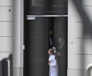 Kasia Nawrocka czuje się już w Belwederze jak u siebie! Przemieszcza się na rowerku!