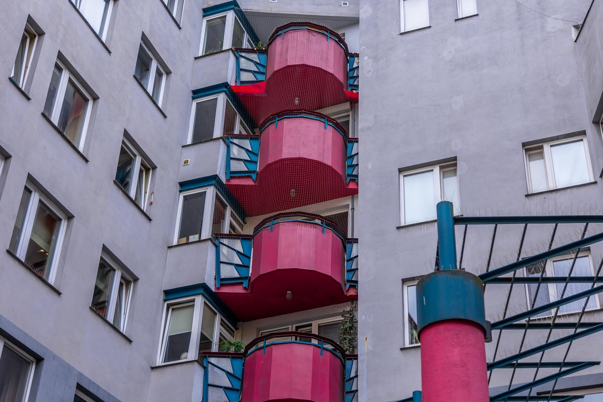 Wrocław. Budynek przy Wybrzeżu Wyspiańskiego 36