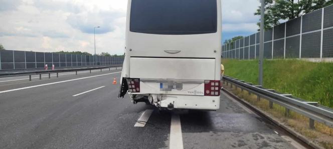 Wypadek śmiertelny na autostradzie A4 pod Tarnowem. Osobówka zderzyła się z autobusem