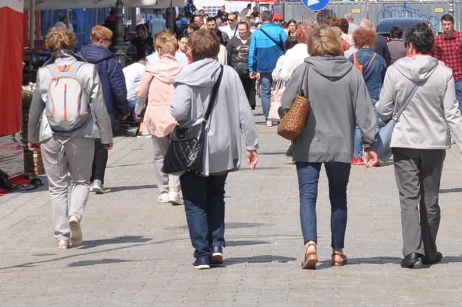 Mieszkańcy województwa świętokrzyskiego żyją dłużej. Jaka obecnie jest średnia wieku?