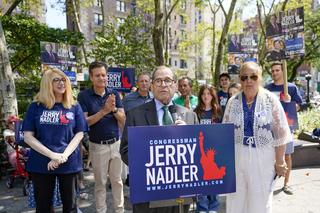 Były prezydent namieszał przed prawyborami