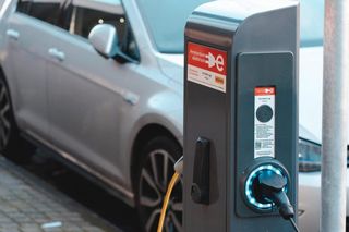 Lublin - Kuria postawi parafialne stacje ładowania elektryków [AUDIO]