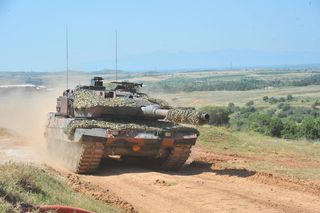 Ponad 400 nowych wozów bojowych i modernizacja czołgów. Niemcy kuszą Grecję