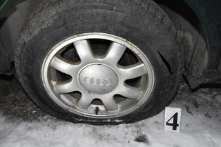 Maczetą uszkodził samochody, a później zaatakował ich właścicieli