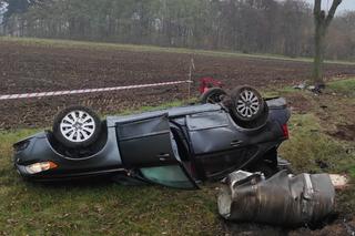Groźny wypadek pod Glinojeckiem. Z rozbitej cysterny lał się żrący kwas