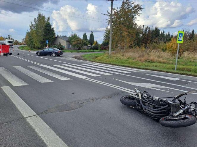 Ozorków. Śmiertelny wypadek. 55-letni motocyklista zginął w zderzeniu z osobówką [ZDJĘCIA]