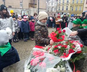 Tort i kwiaty dla Mikołaja Kopernika w Grudziądzu. Zobacz zdjęcia z obchodów 