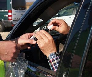 MŚCICE: 18-latek stracił prawo jazdy i samochód. Był pijany