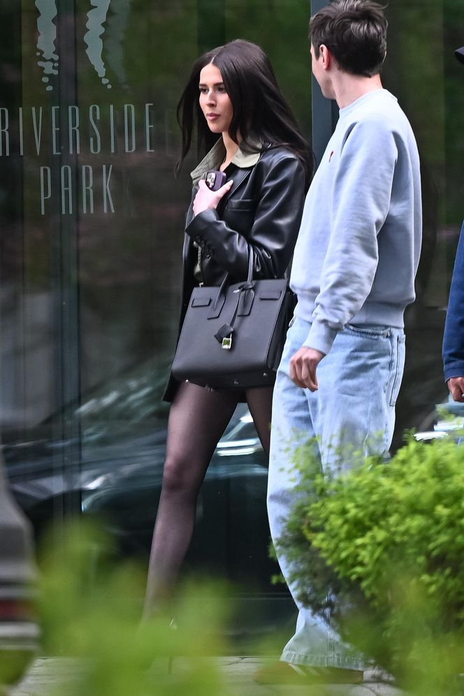 Roxie Węgiel -  tajemniczy fotelik w limuzynie