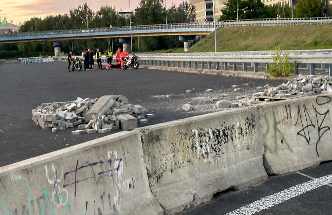 Motocyklista popisywał się na drodze