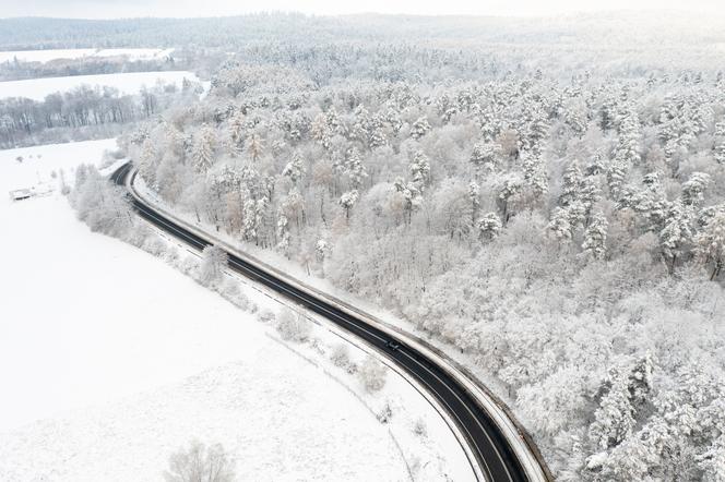   Atak zimy w Polsce. Śnieg przykrył polskie miasta [ZDJĘCIA]