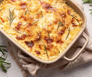 Kroję ziemniaki i zapiekam z tymi dodatkami. Są tak pyszne, że znikają w tempie ekspresowym 