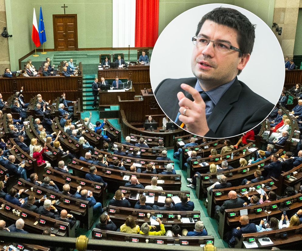 Posiedzenie Sejmowej Komisji do Spraw Kontroli Państwowej, na którym zasiadają posłowie, a w ujęciu okręgowym widoczny Mariusz Haładyj, kandydat na prezesa NIK. Dalsze informacje o jego powołaniu dostępne na Super Biznes.