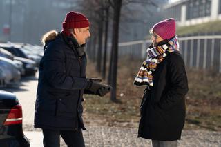 Na Wspólnej odc. 2849. Aniela (Barbara Libera), Wiktor (Robert Gonera)