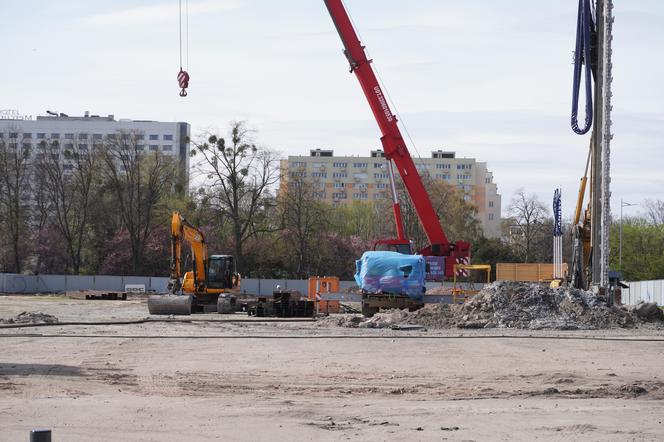 Skwer Kościuszki. Budowa hotelu Mövenpick Hotelu Gdynia i apartamentów Waterhall Residence.