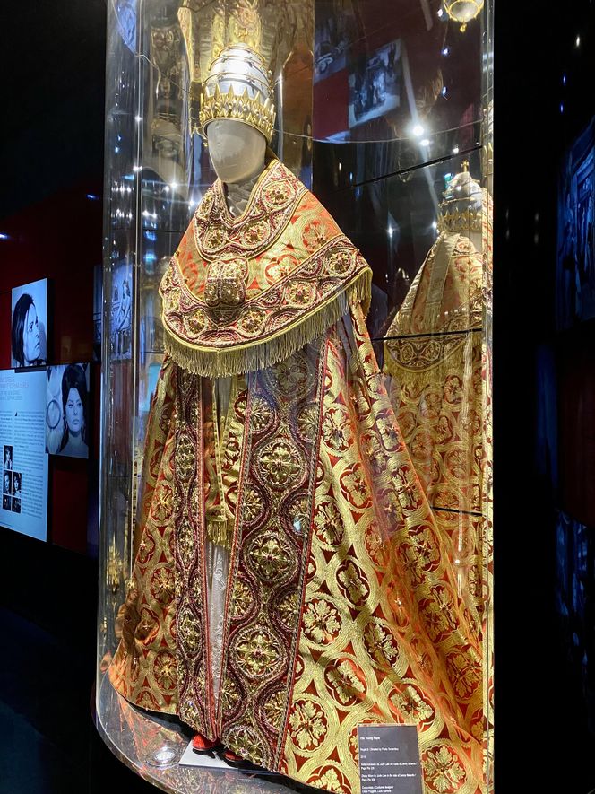 Cinecittà Studios, kostium z serialu "Młody papież"