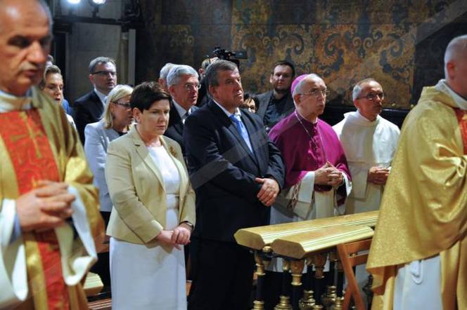 Syn Szydło, ks. Tymoteusz odprawił mszę. Na prymicji Kaczyński i Rydzyk 