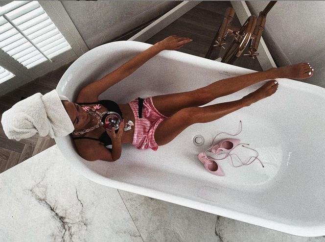 Alicja Ostolska (Ala z M jak miłość) na Instagramie w wannie