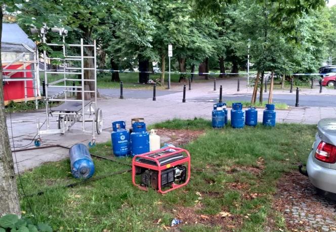 Warszawa. Pożar w Miasteczku Wolności przed Sejmem. Spłonęło pięć namiotów [ZDJĘCIA]