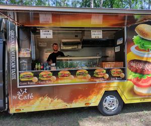 Trwa Festiwal Smaków Food Trucków w Olsztynie. Co dobrego można zjeść? [ZDJĘCIA]