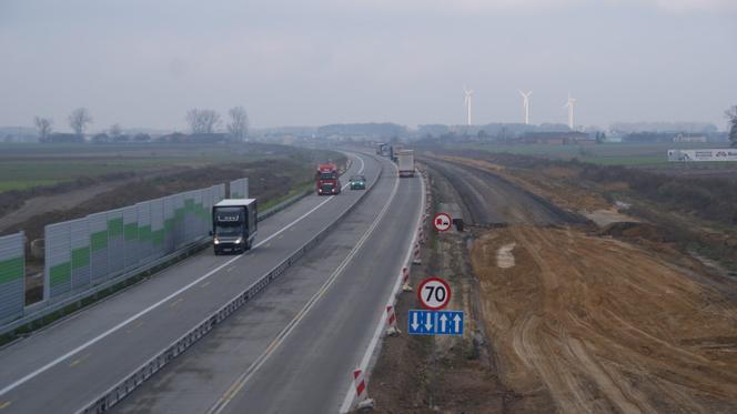 A1 w Łódzkiem: Kierowcy mają już do dyspozycji cztery pasy ruchu! Na którym odcinku autostrady?