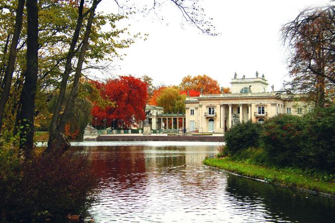 Pałac na Wyspie, Łazienki Królewskie w Warszawie; zaprojektowana przez Tylmana van Gameren królewska rezydencja jest poddawana kompleksowej konserwacji