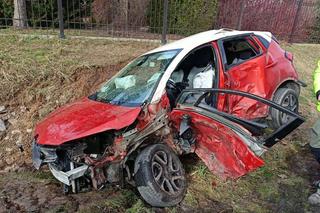 Bus zderzył się z osobówką na skrzyżowaniu w pow. krasnostawskim