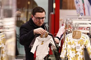 Minister wybrał się po ubranka dla synka