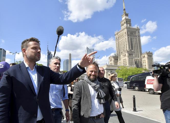 Spacer z Trzaskowskim po centrum Warszawy, Rewolucja na rondzie Dmowskiego się dokonała