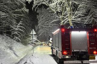  W powiecie braniewskim zima nie odpuszcza. Strażacy mają ręce pełne roboty