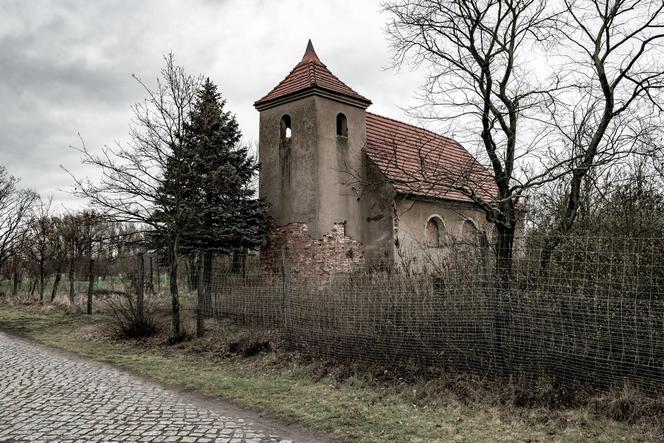 Opuszczony kościół we Wróblinie