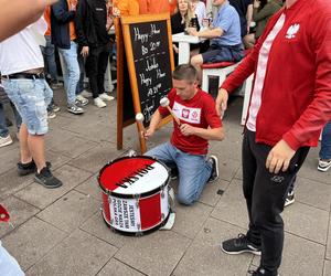 Tak Polacy bawią się w Hamburgu! Wszyscy są podekscytowani przed meczem! 