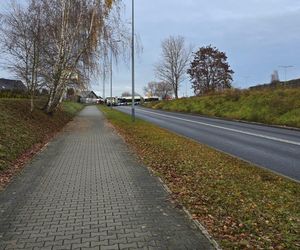 Groźny wypadek autobusu w Krakowie. Pojazd staranował ogrodzenie