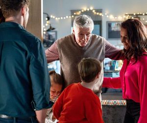 	M jak miłość odc. 1853. Marcin (Mikołaj Roznerski), Kama (Michalina Sosna), Szymek (Staś Szczypiński), Maja (Laura Jankowska), Aleksandra (Małgorzata Pieczyńska), Erwin (Andrzej Dopierała)